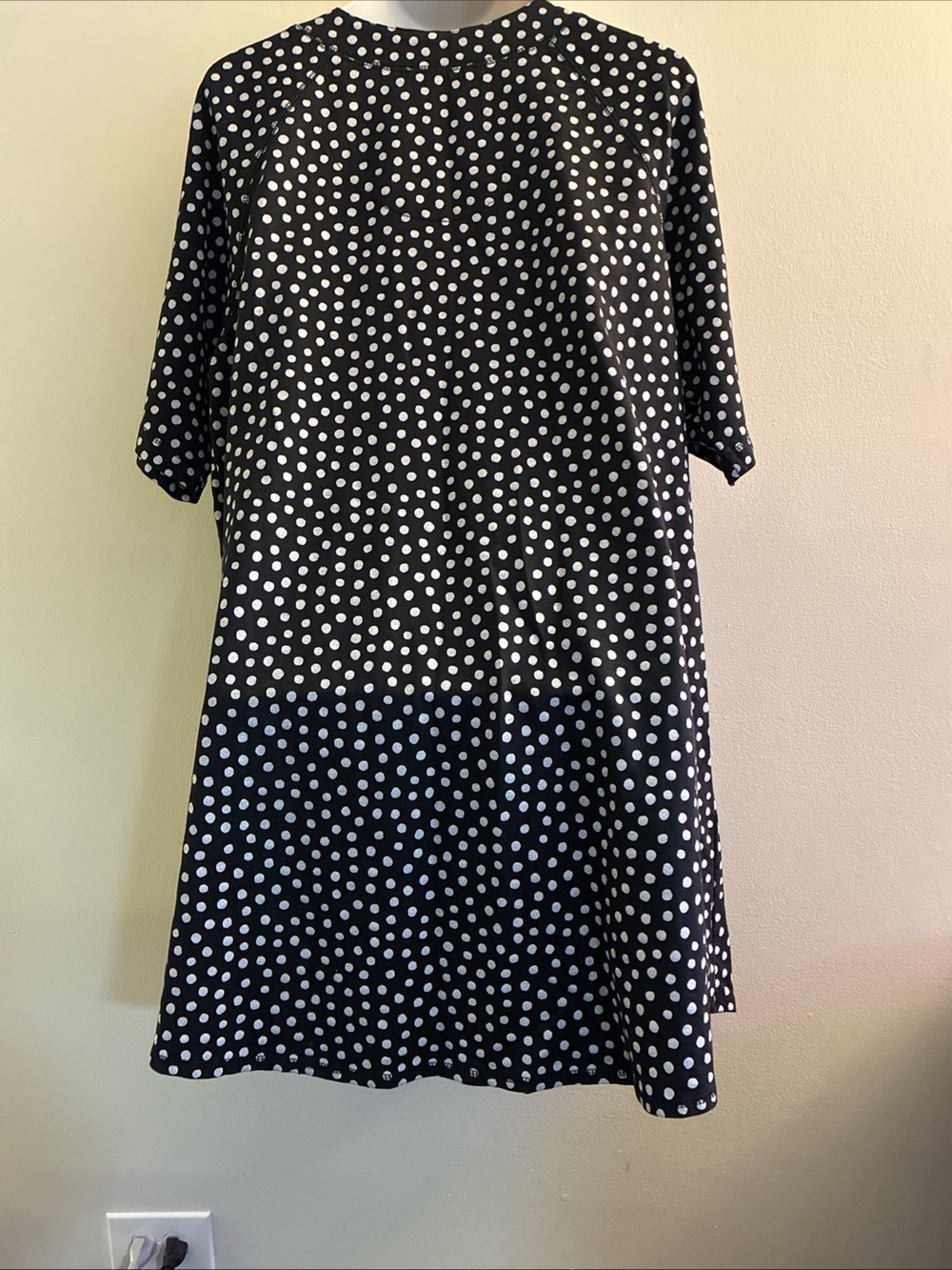 Dreams & Co. Plus 24W Black & White Polka Dot Short Sleeve Beach Cover Up Zip up - Picture 3 of 16
